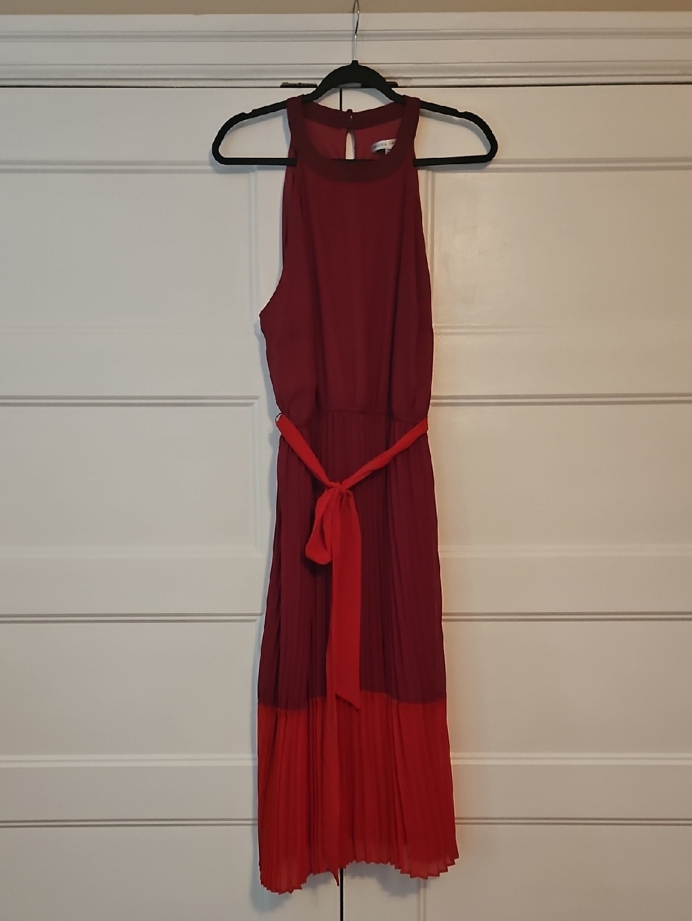 Sandra Darren Two-Tone Red Sleeveless Pleated Midi Dress with Tie